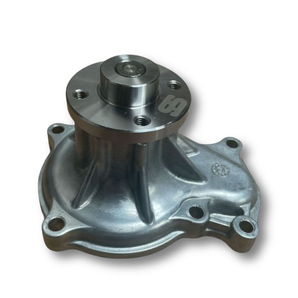 Bomba de água Kubota V3300, V3307, V3800