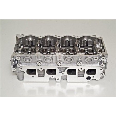 cylinder head with valves and screws Nissan YD25 Common Rail