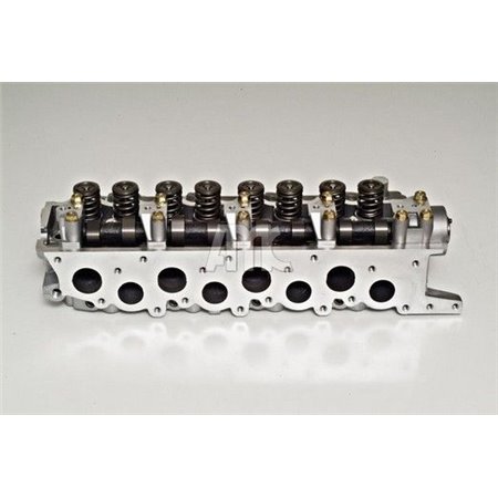 Cylinder head with valves and trees Mitsubishi 4D56 (valves under plan) with screws