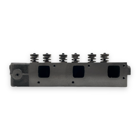Kubota D1005 cylinder head with valves