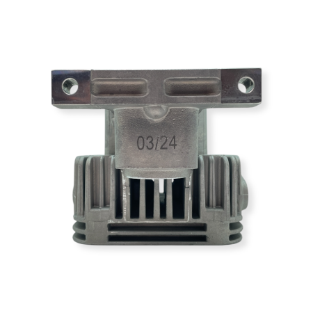 Cylinder head with valves 4LD640, 4LD705, 4LD820