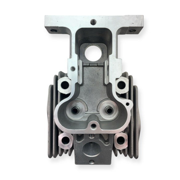 Cylinder head with valves 4LD640, 4LD705, 4LD820