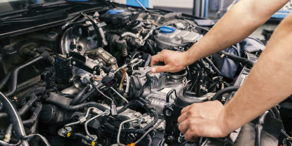 What are the parts of a diesel engine?